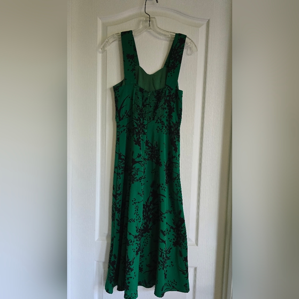 NWT Chic Green Floral Pprint Midi Dress, Slim Fit, Size S - Picture 4 of 10